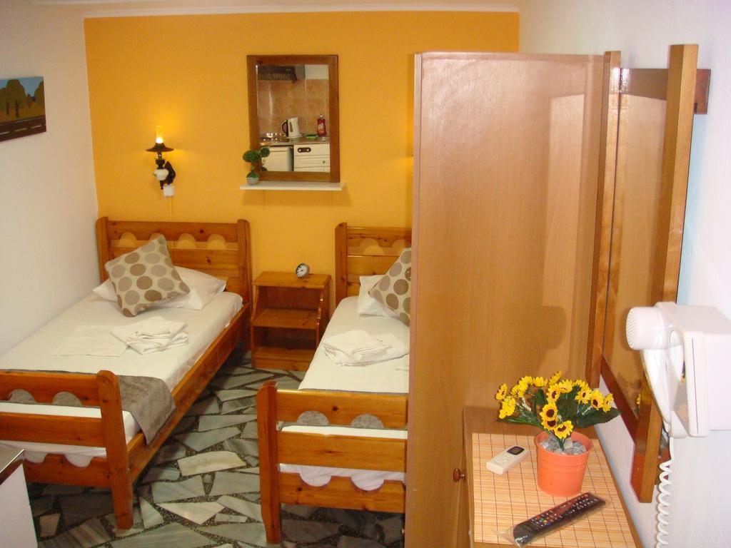 Boussetil Rooms Capanmat Tínos Exteriér fotografie